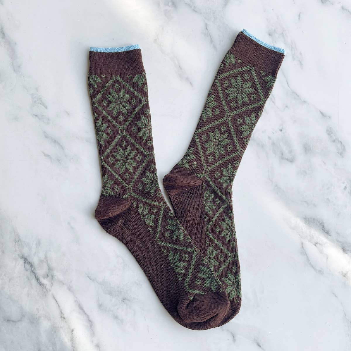 Men's Jacquard Winter Snowflakes Socks: Wood