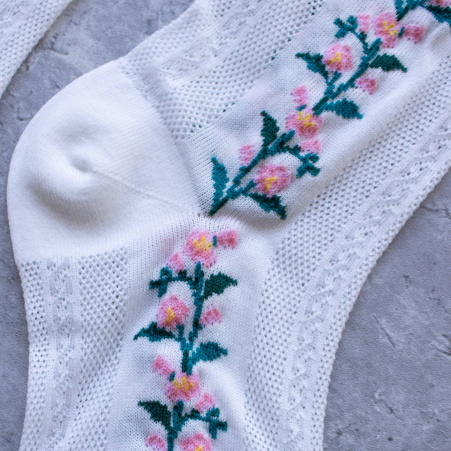 Floral Mesh casual socks: White