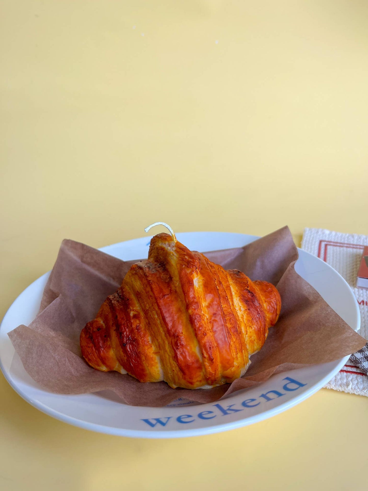 Le Grand Croissant Candle: No Scent