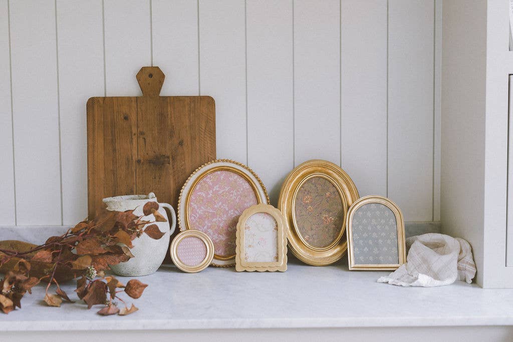 Scalloped Gold Arch Photo Frame