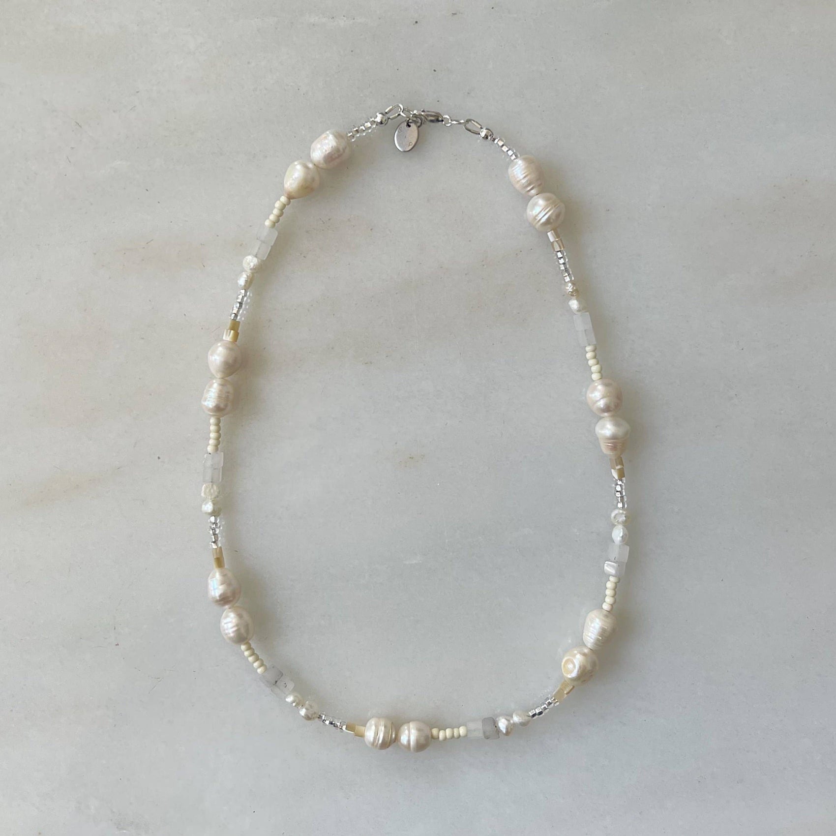 Mixed Pearly Necklace: 16"
