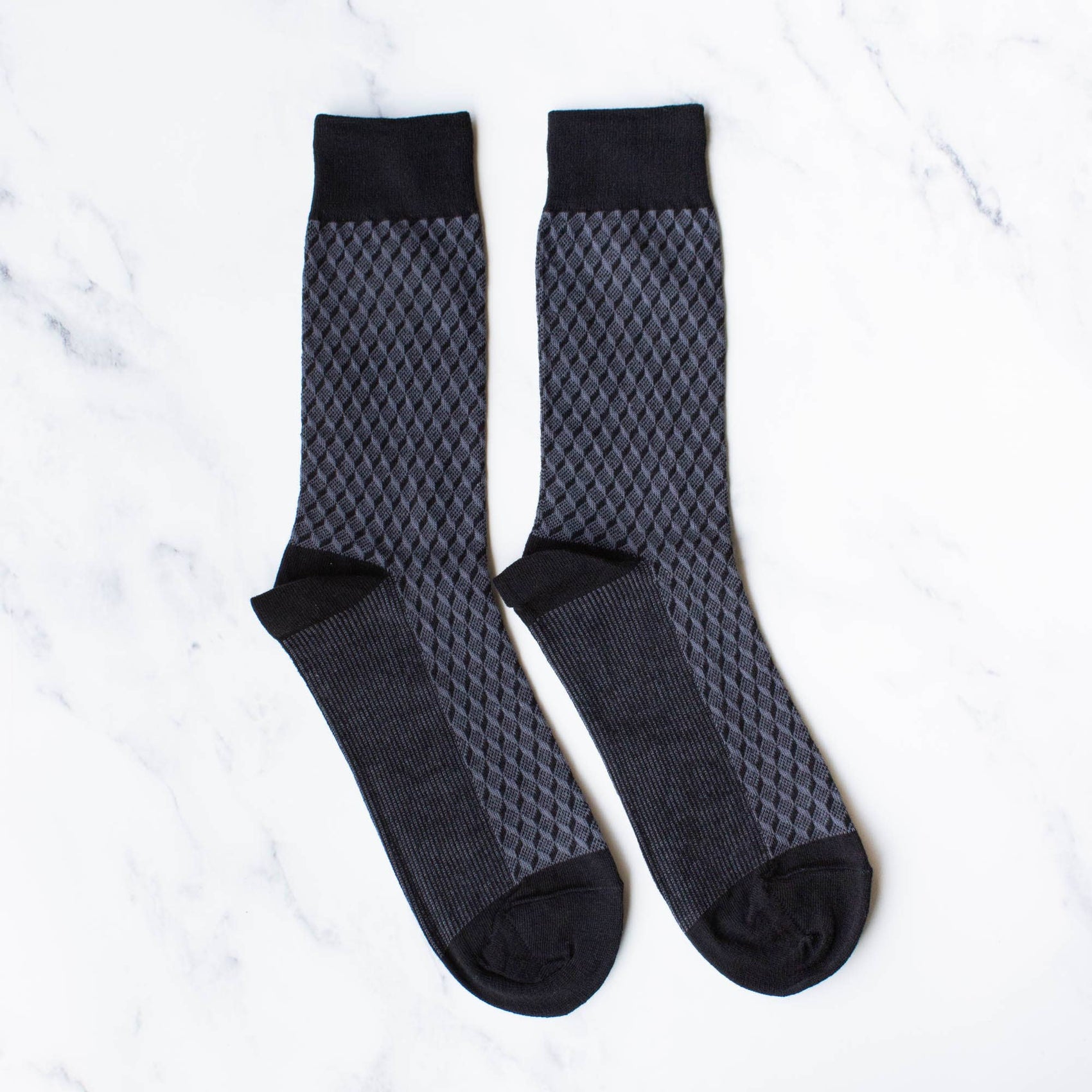 Men's Square Cube Jacquard Crew Socks: Black/Charcoal