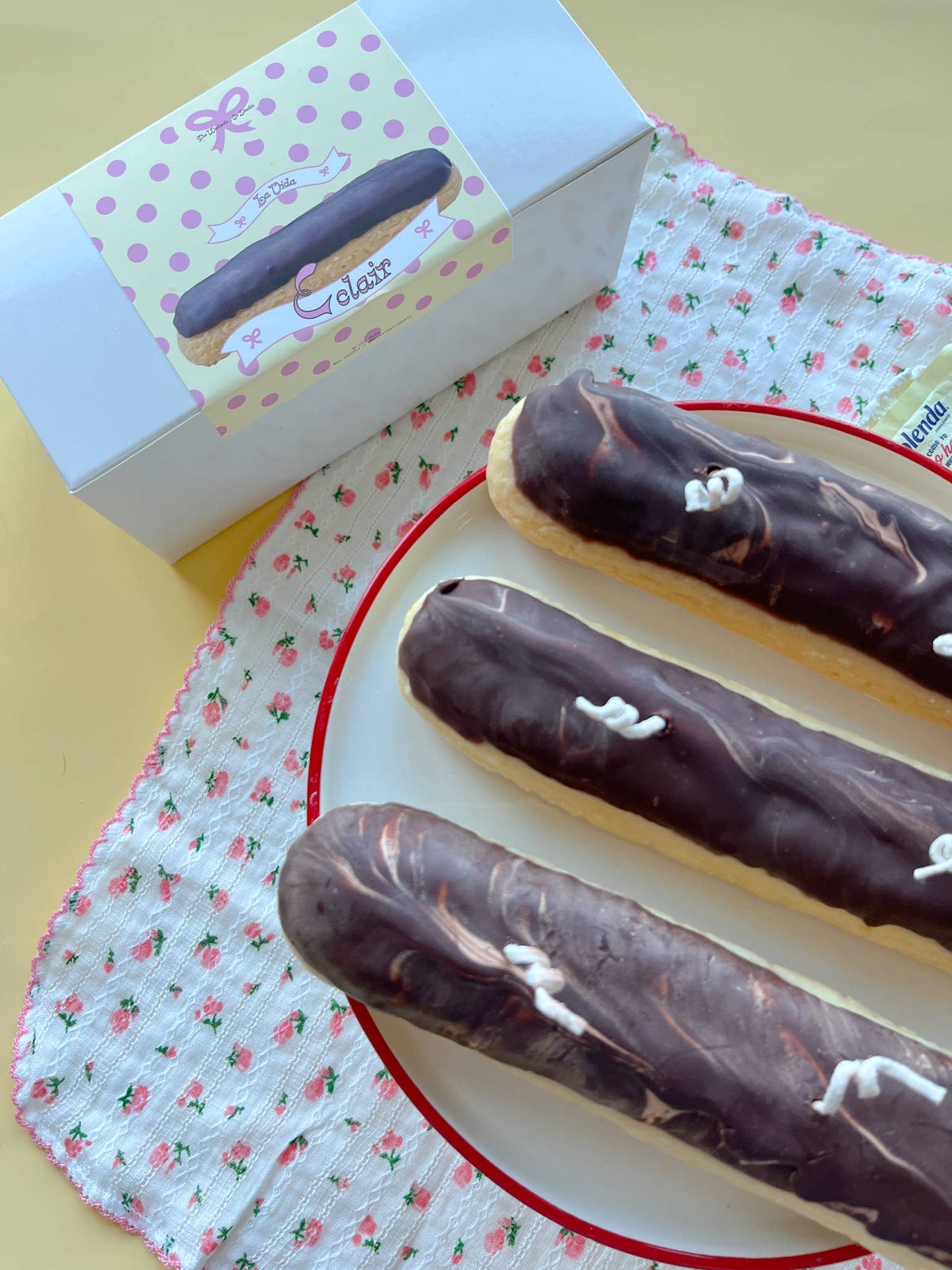 La Vida Eclair Candle: NO SCENT