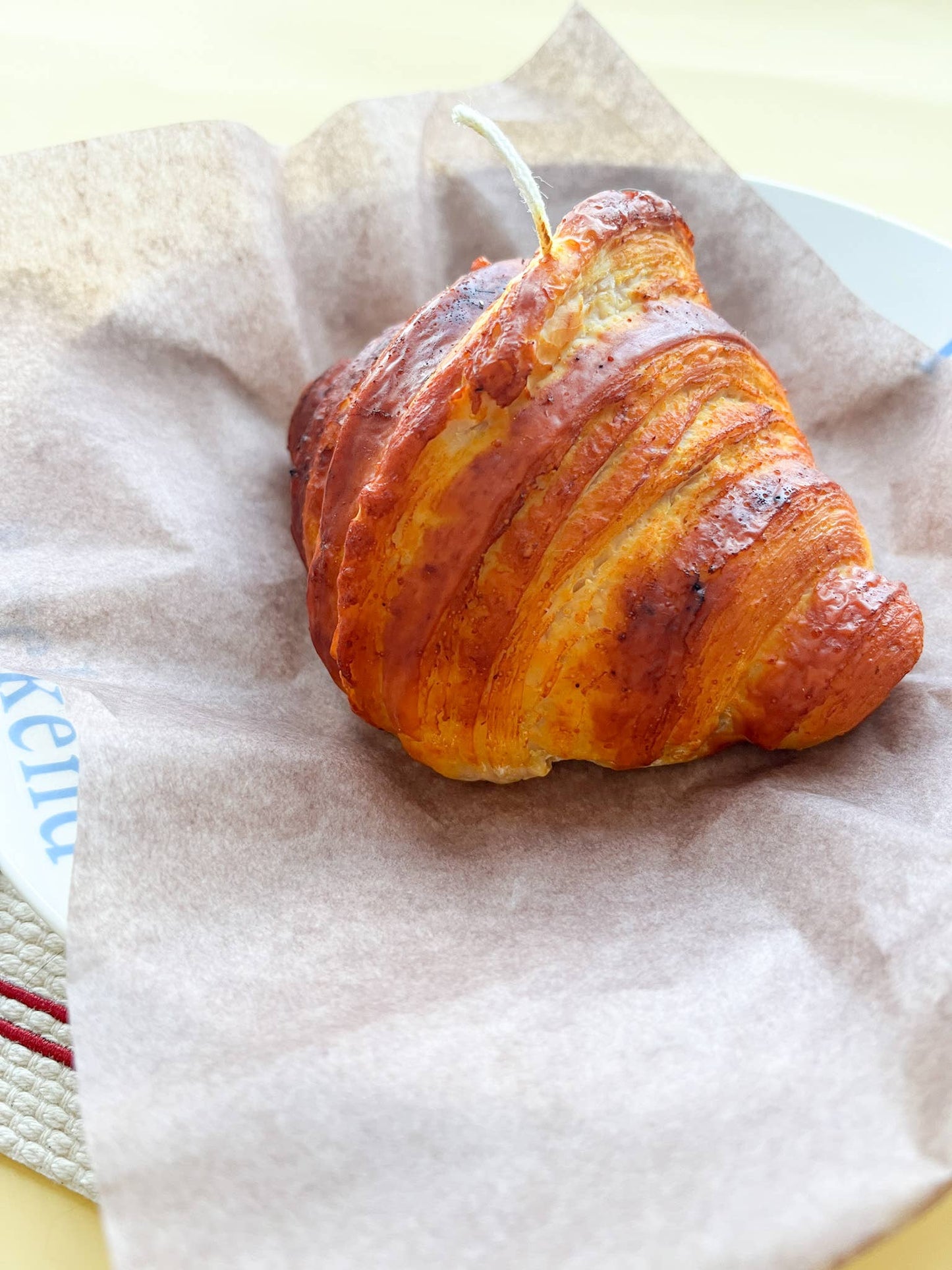 Le Grand Croissant Candle: No Scent