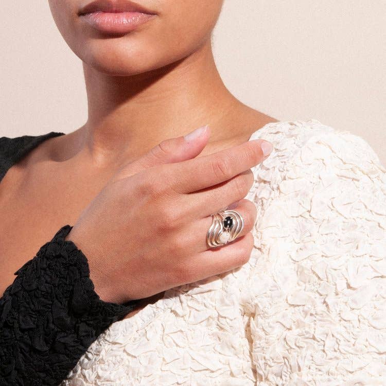 Sway Ring- Sterling Silver - onyx: 7