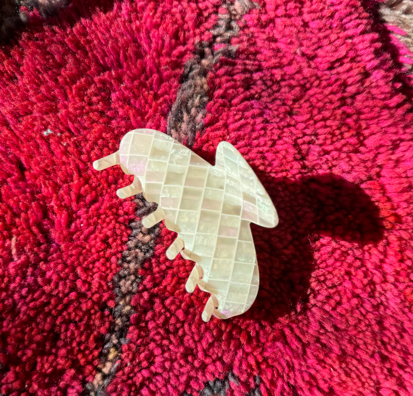 Iridescent Pearl Everyday Claw