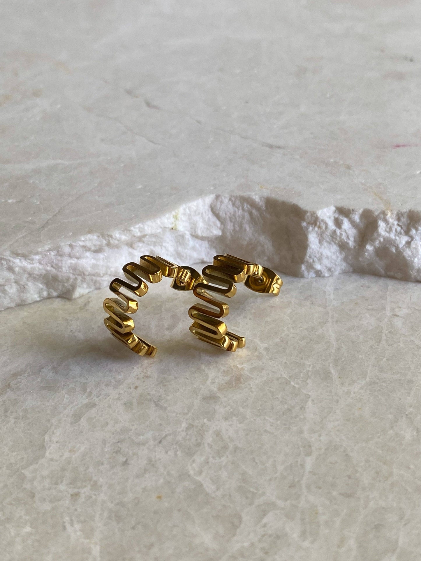Remi Abstract Hoops