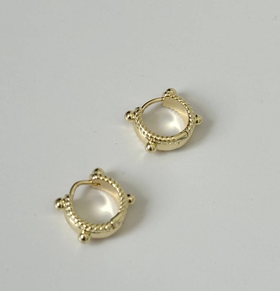 Nomi Hoops