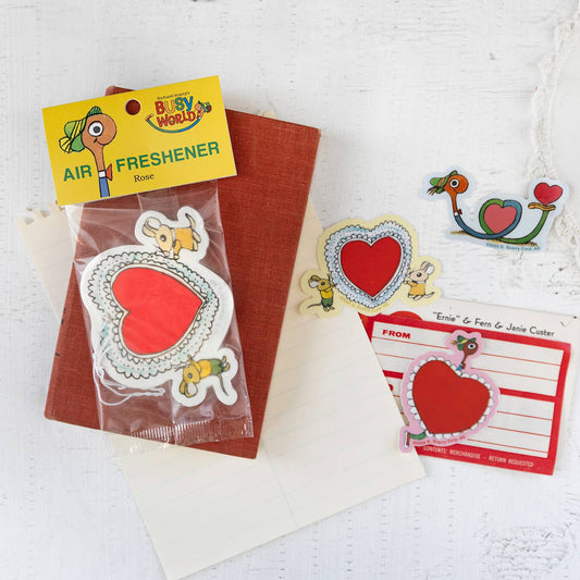 3P4 x Richard Scarry® Valentine - Lowly Heart Twist Sticker