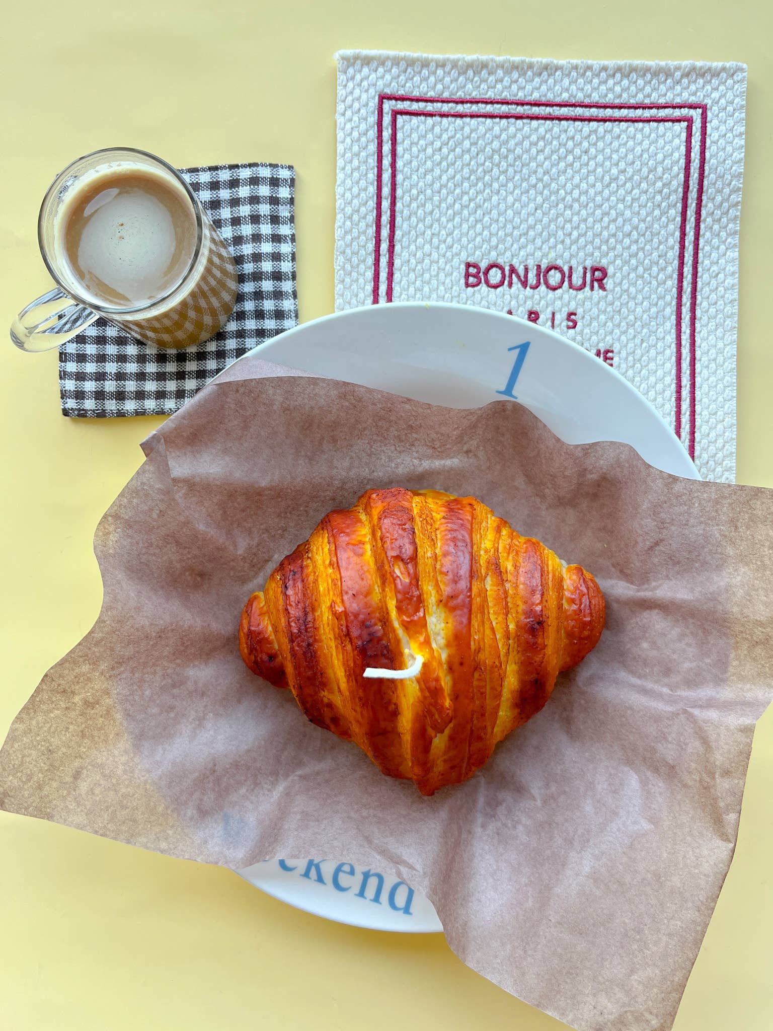 Le Grand Croissant Candle: No Scent