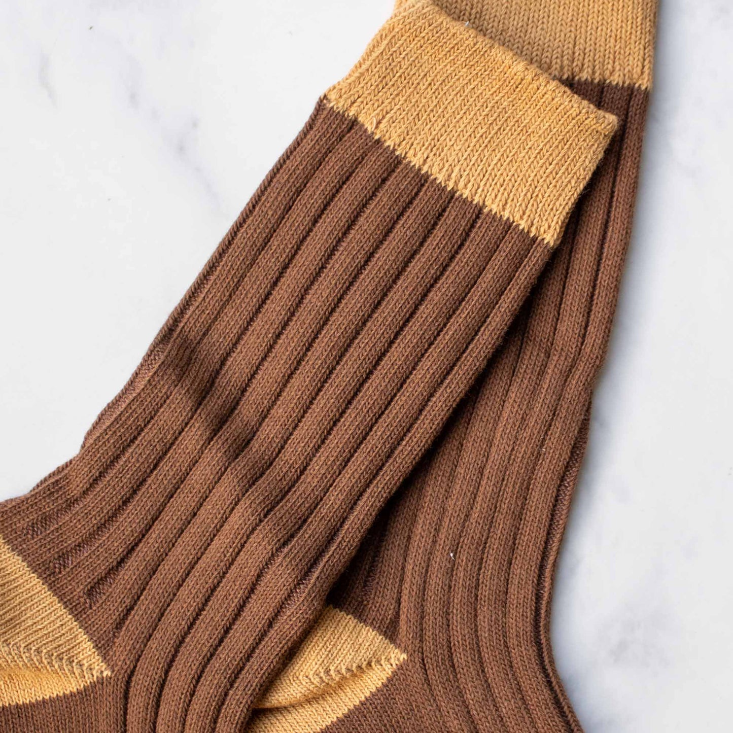 Women's 2 Tone Jacquard Casual Socks: Brown/Camel