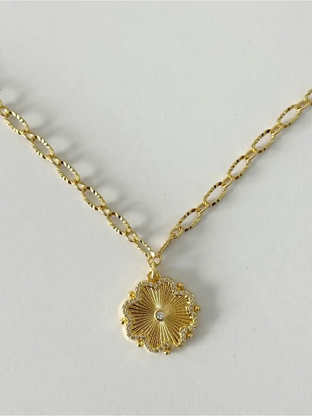 Flor Dorada Necklace