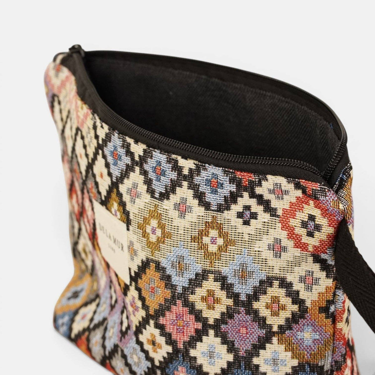 Geometric Jacquard Large Makeup Bag – Multicolor (Ore)
