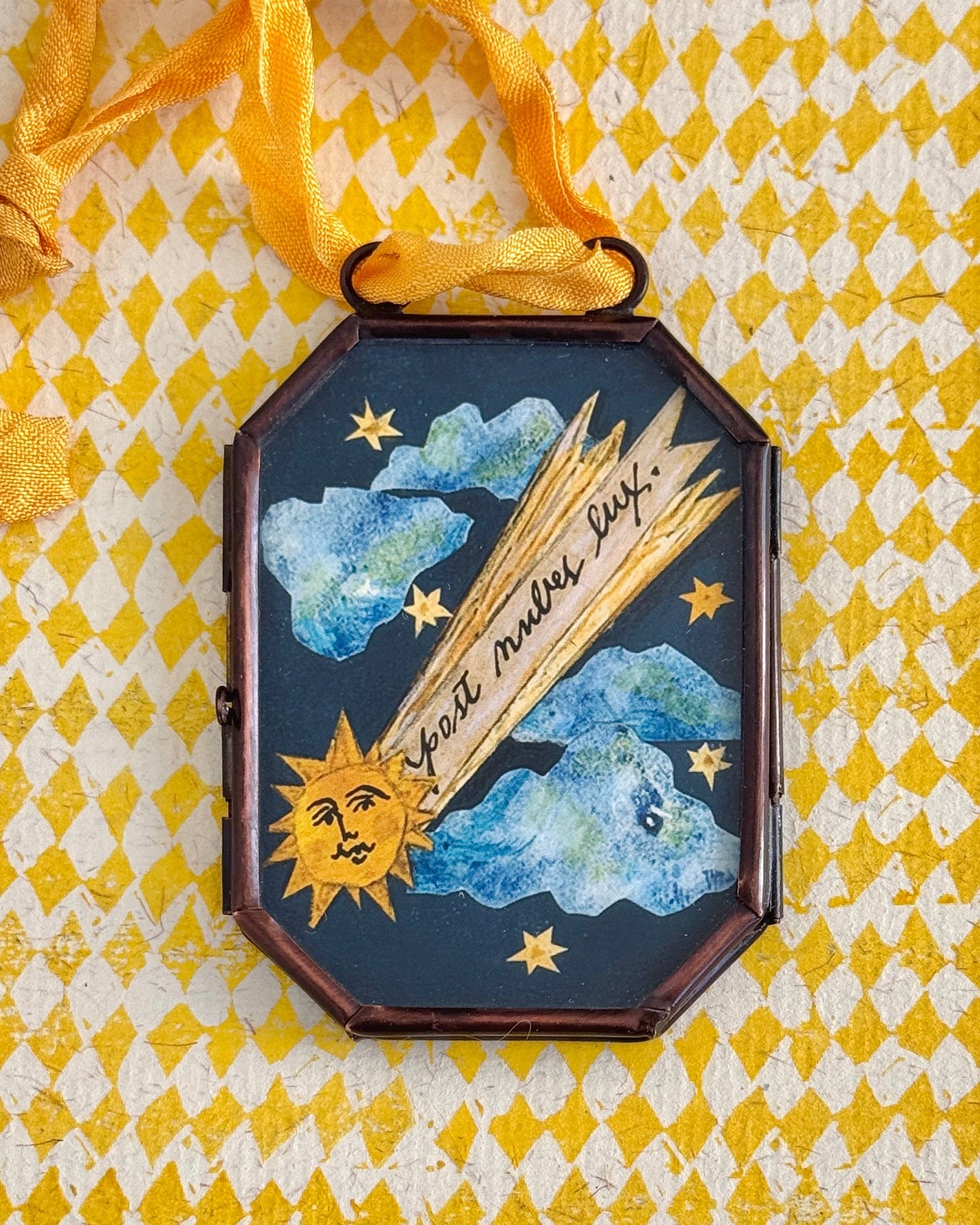 Post Nubes - Handmade Art Locket
