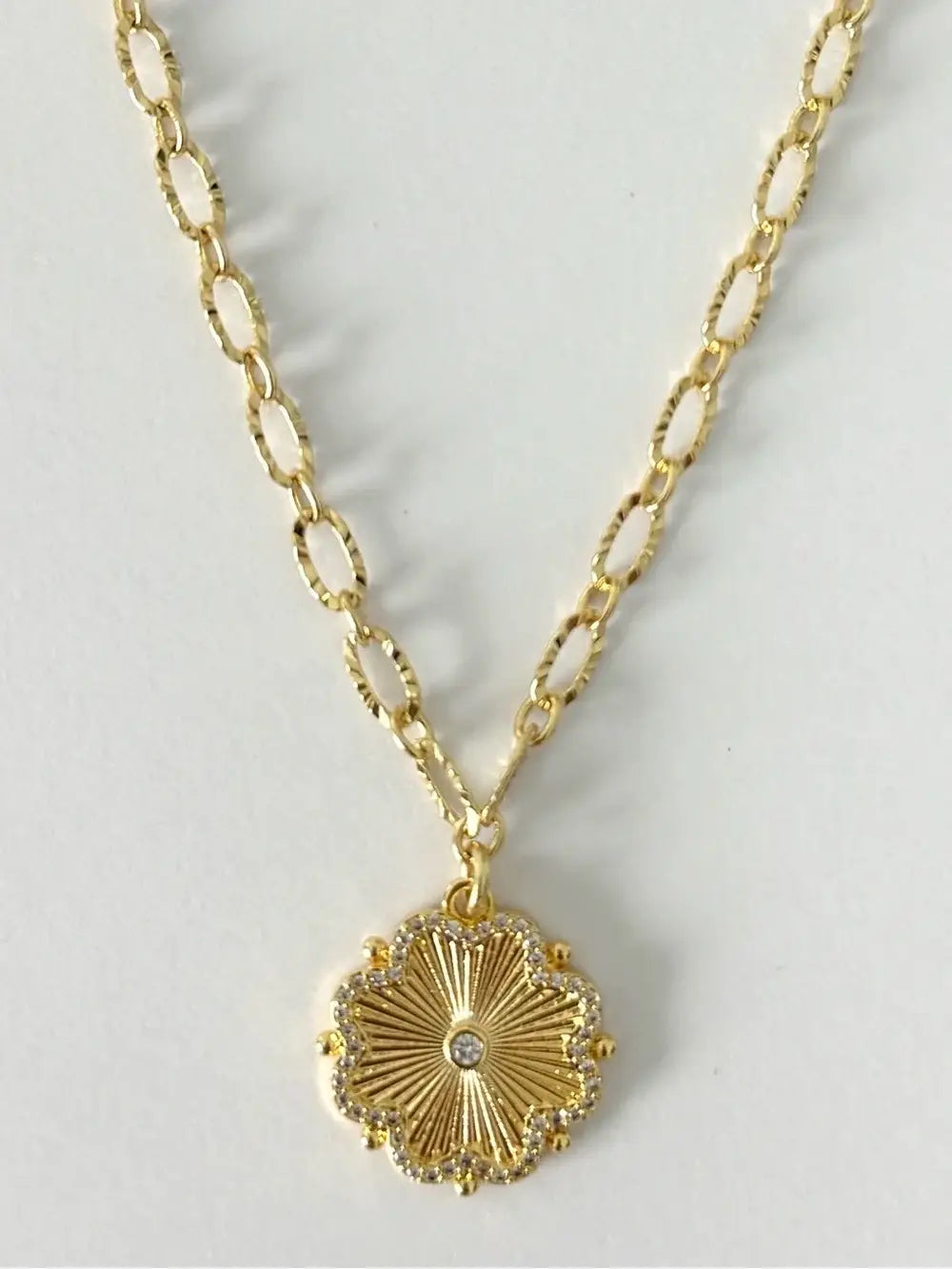 Flor Dorada Necklace