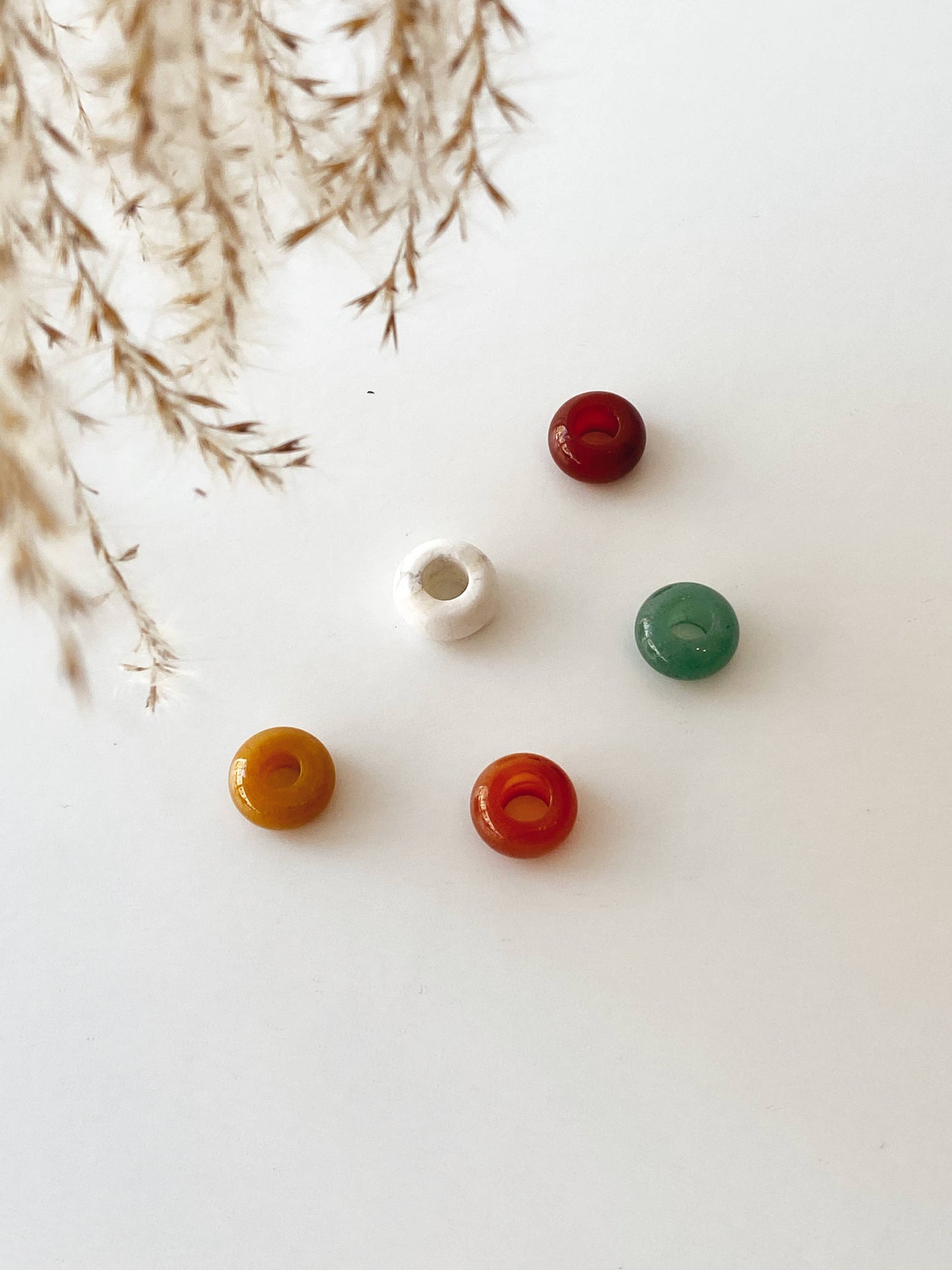 Midi Hoop with Stone - Aimée: Midi / Carnelian (red)