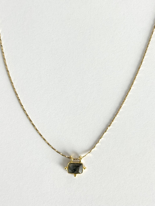 Une Pierre Précieuse Necklace 