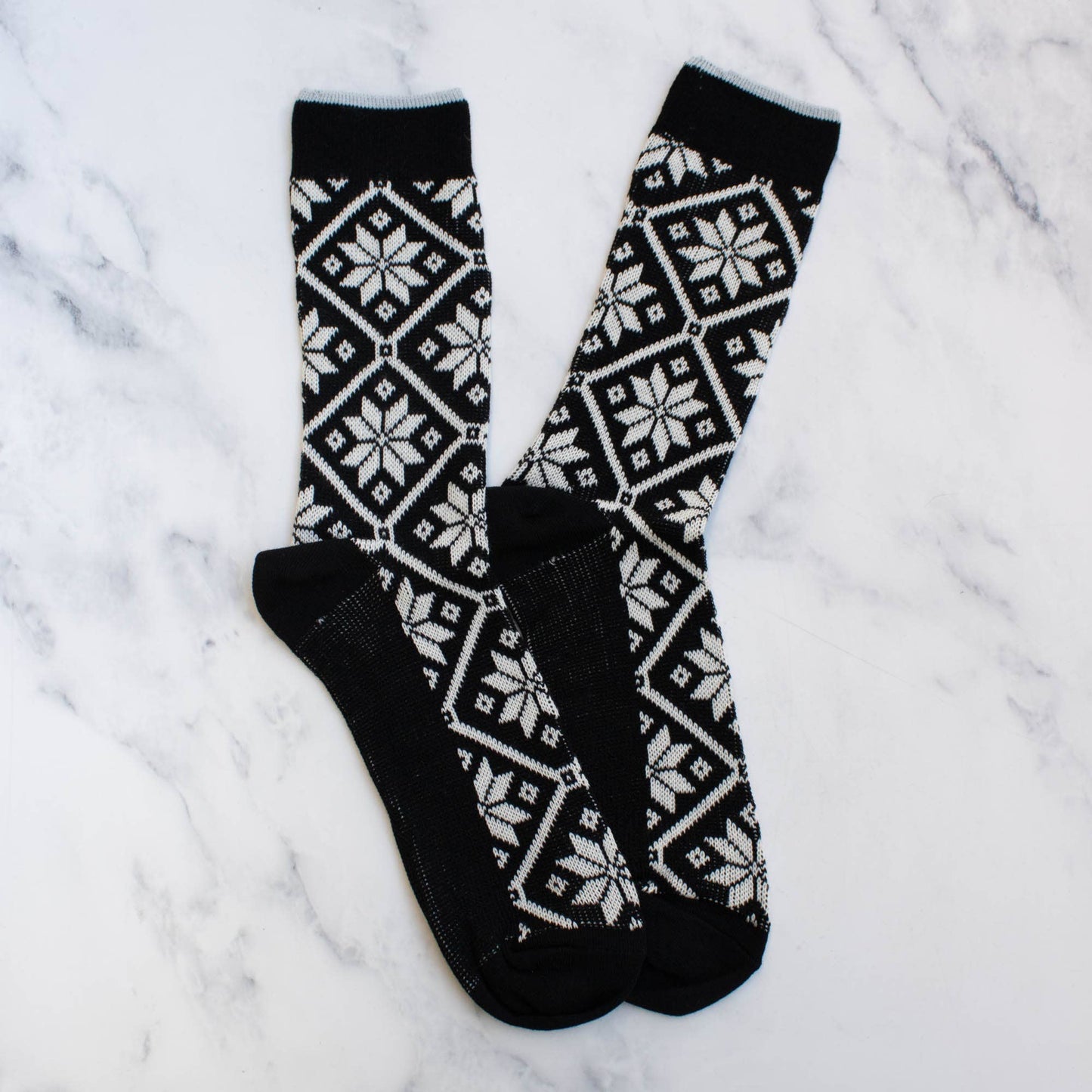 Men's Jacquard Winter Snowflakes Socks: Navy