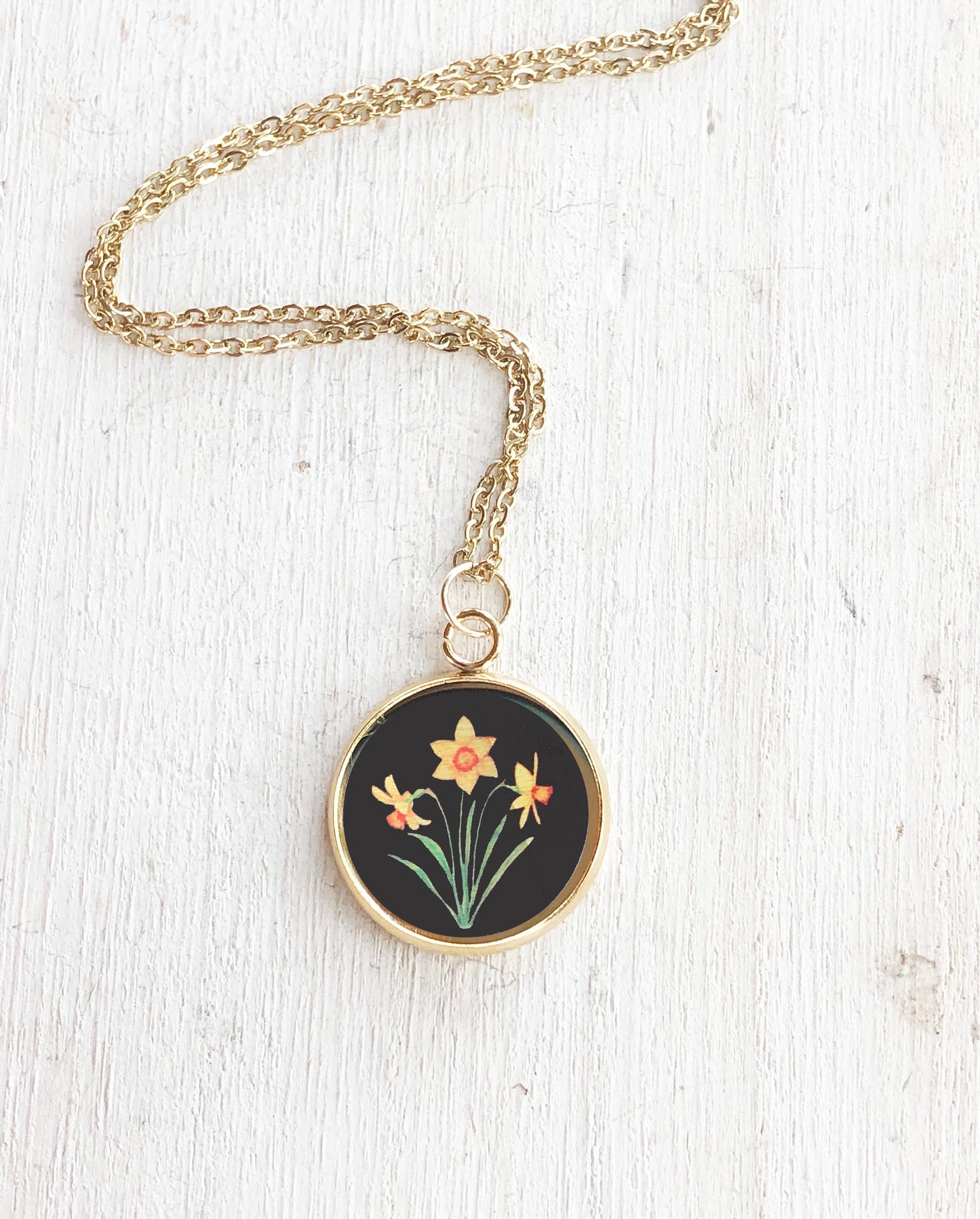 Birth Flower Necklace, March, Daffodil: Pendant diameter 3/4"