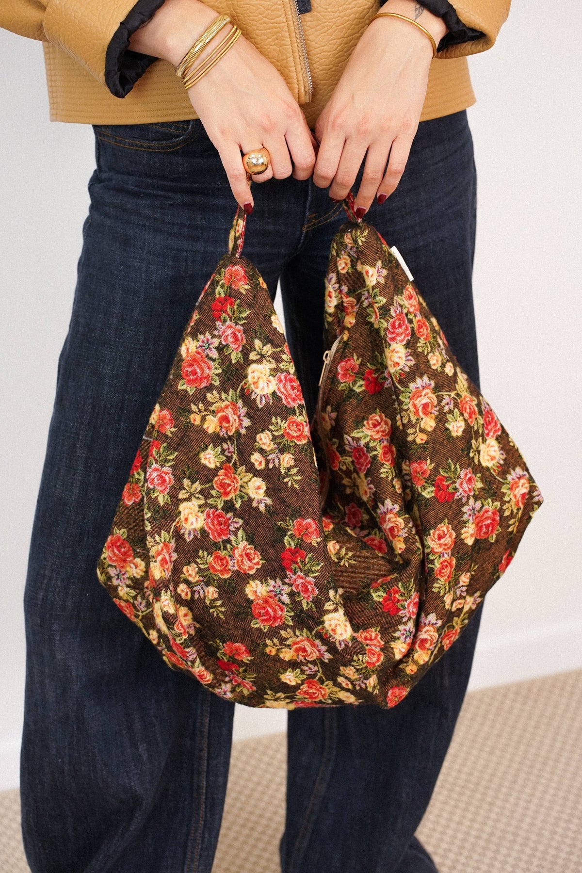 Floral Jacquard Round Shoulder Bag – Brown & Red (Pepi)