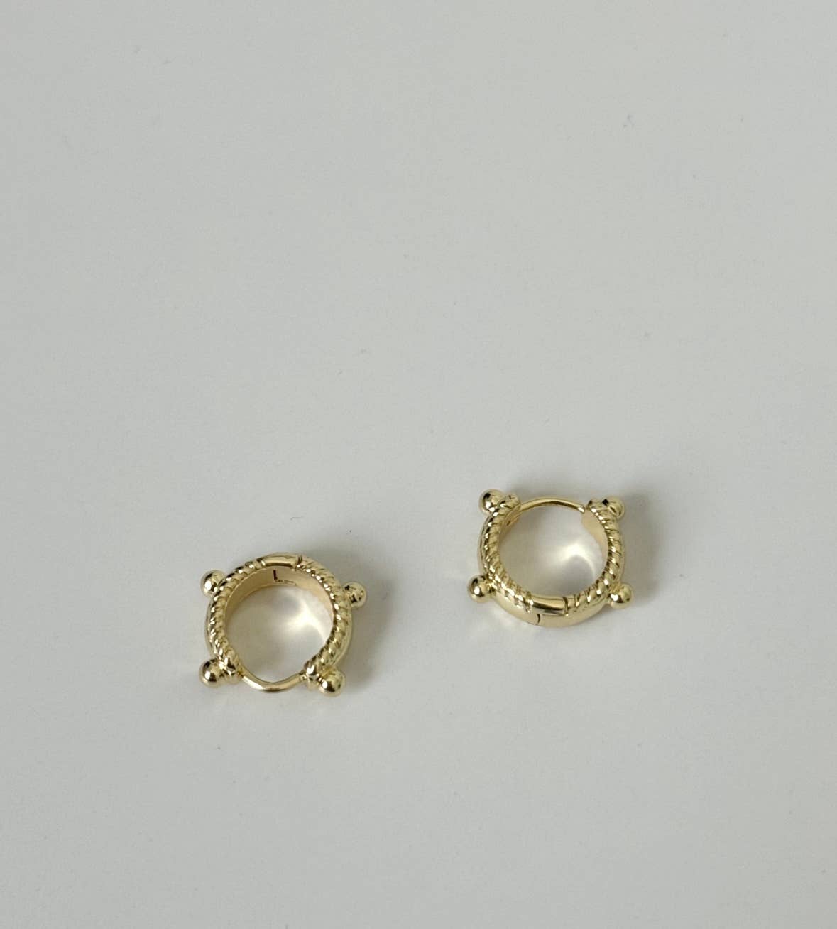 Nomi Hoops