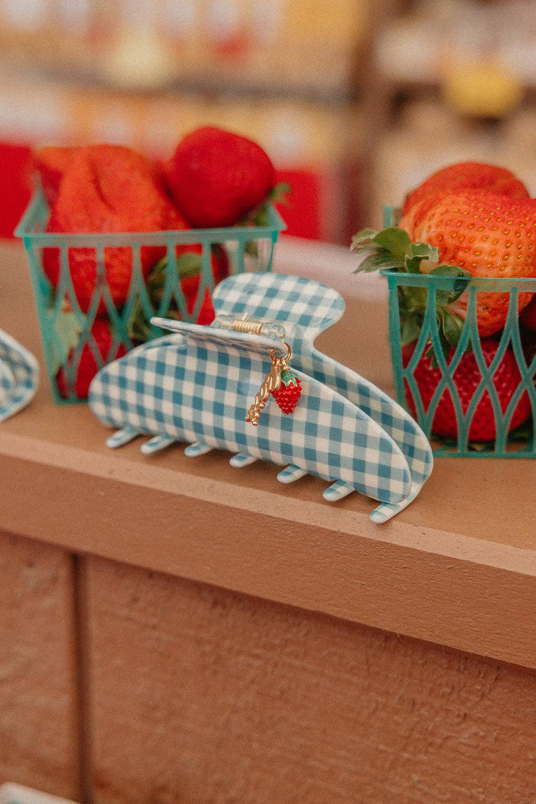 Gingham Claw - Strawberry Charm