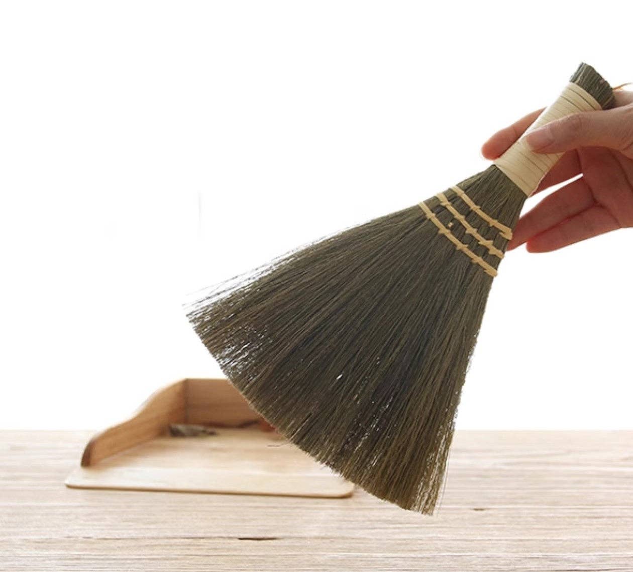 Mini Straw Broom: S - red