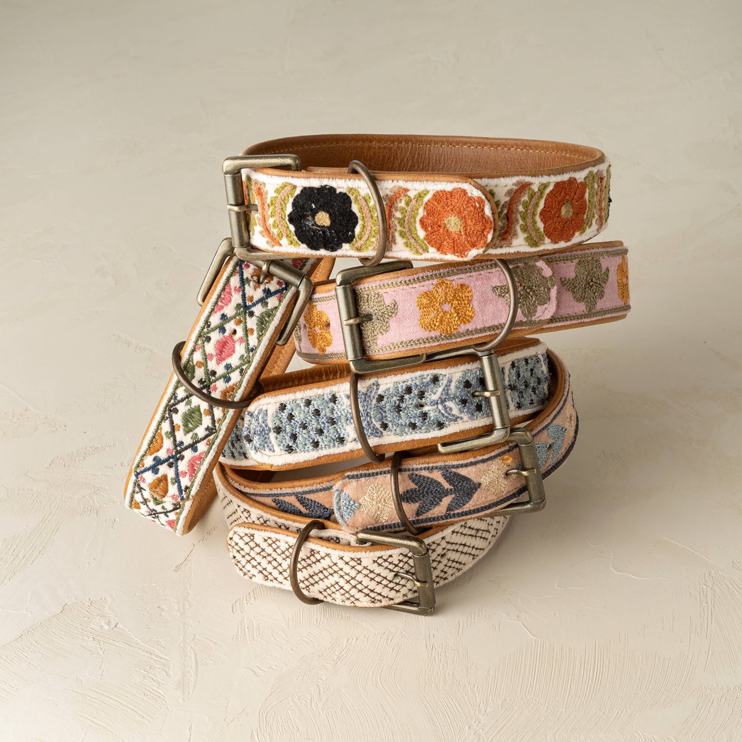 Riley Embroidered Dog Collar M
