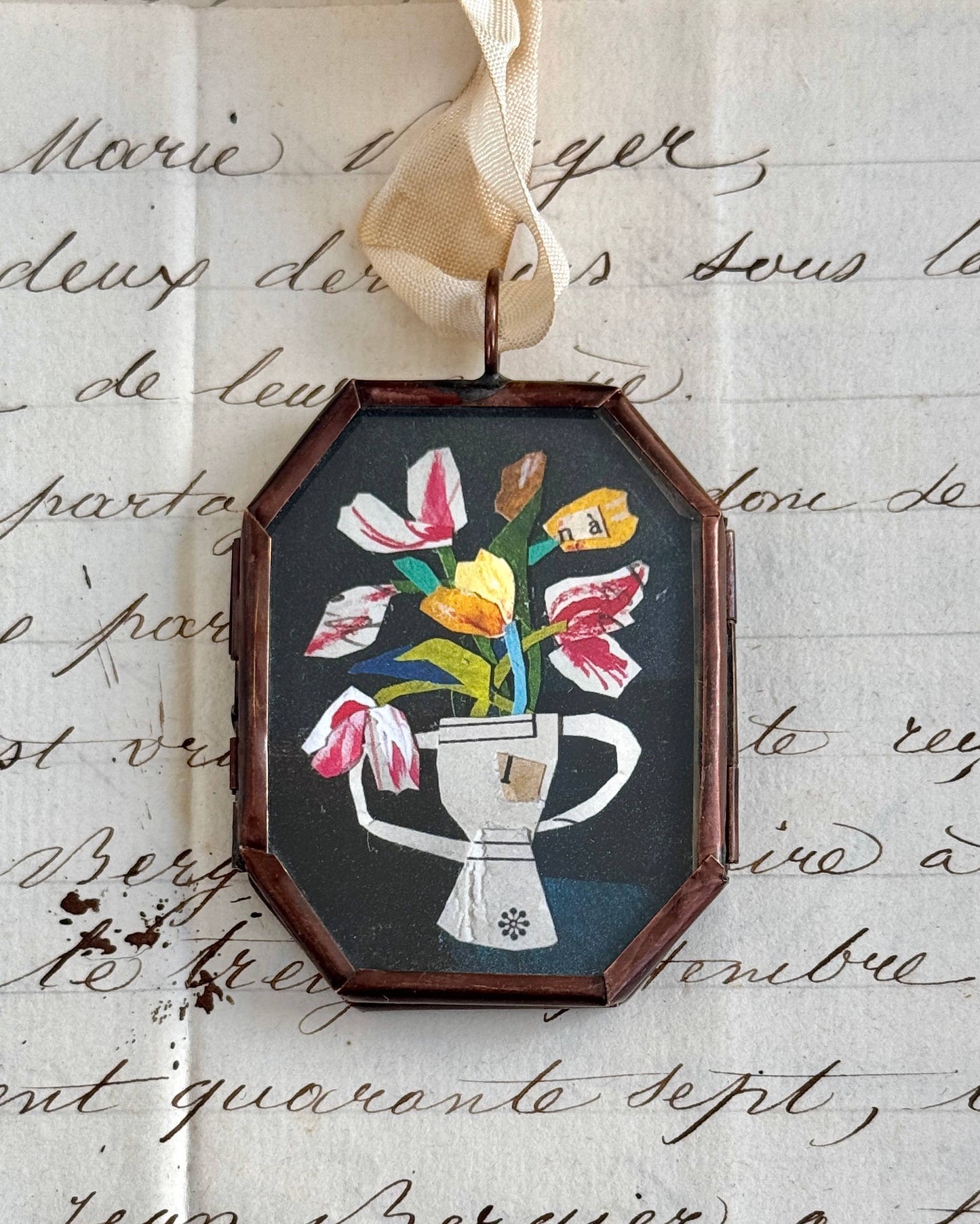 Tulips en Trophe - Handmade Art Locket