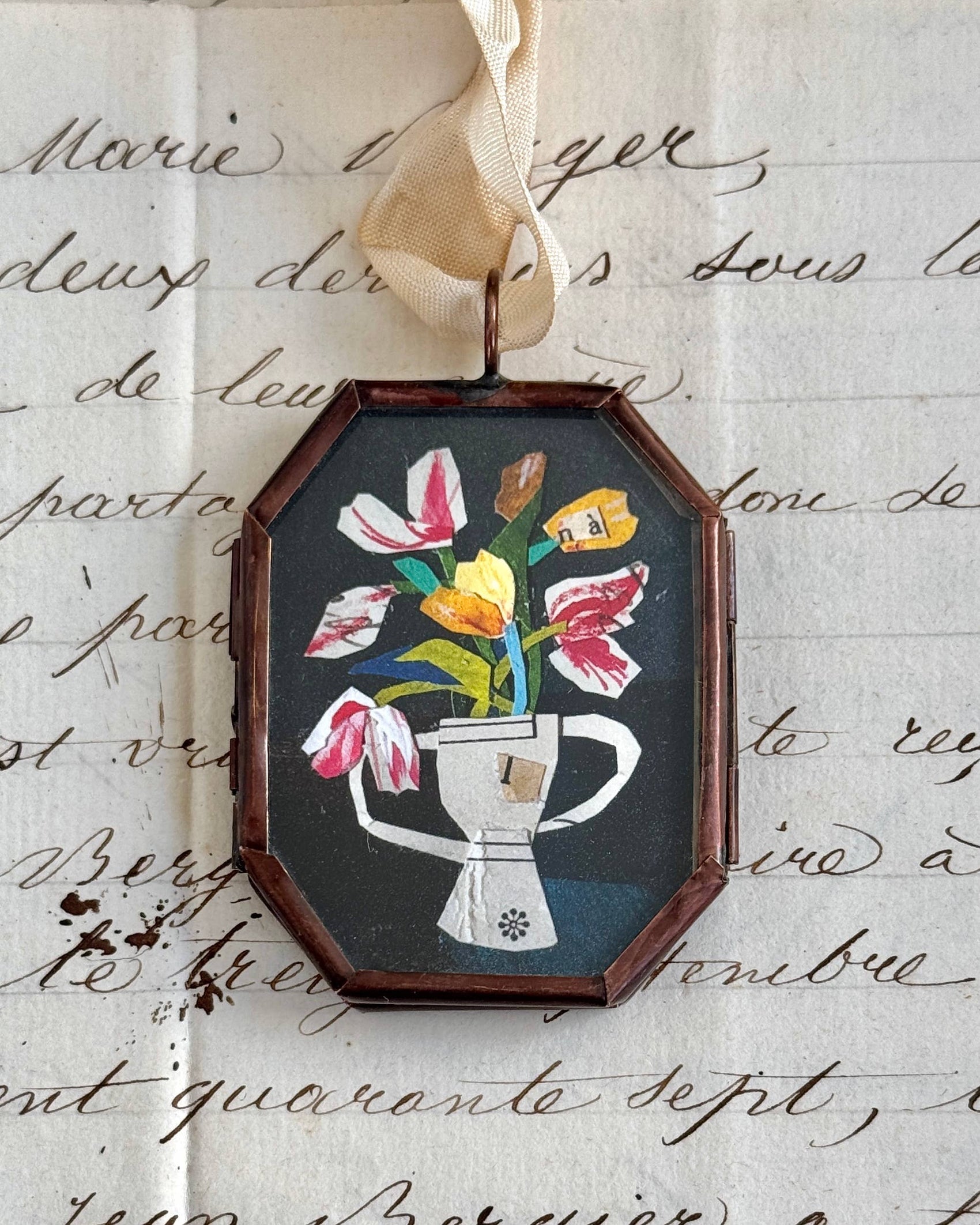 Tulips en Trophe - Handmade Art Locket