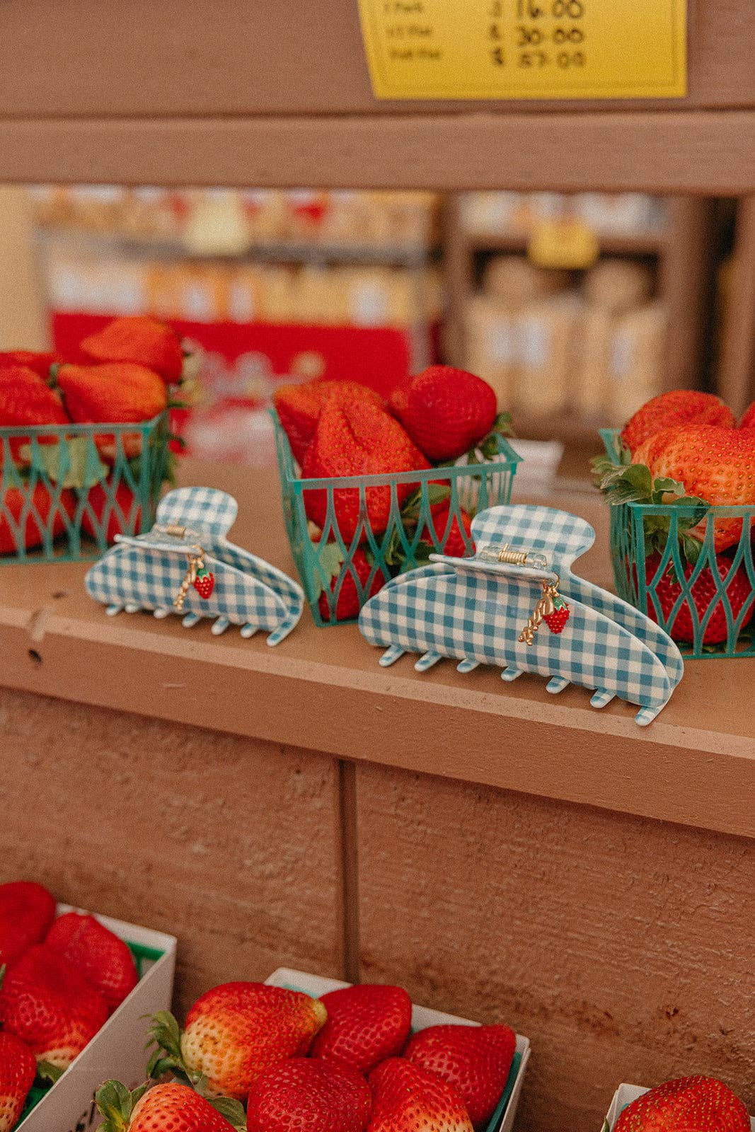 Gingham Claw - Strawberry Charm