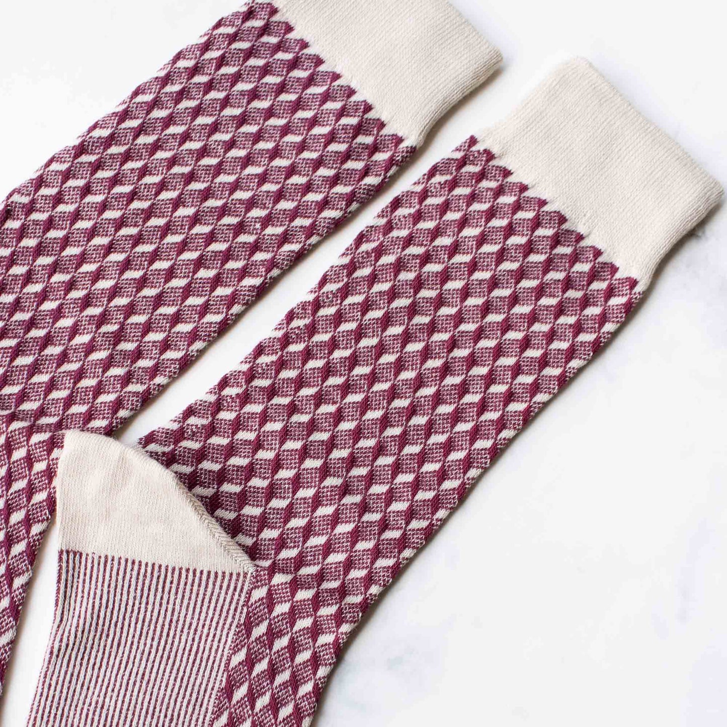 Men's Square Cube Jacquard Crew Socks: Beige/Burgundy