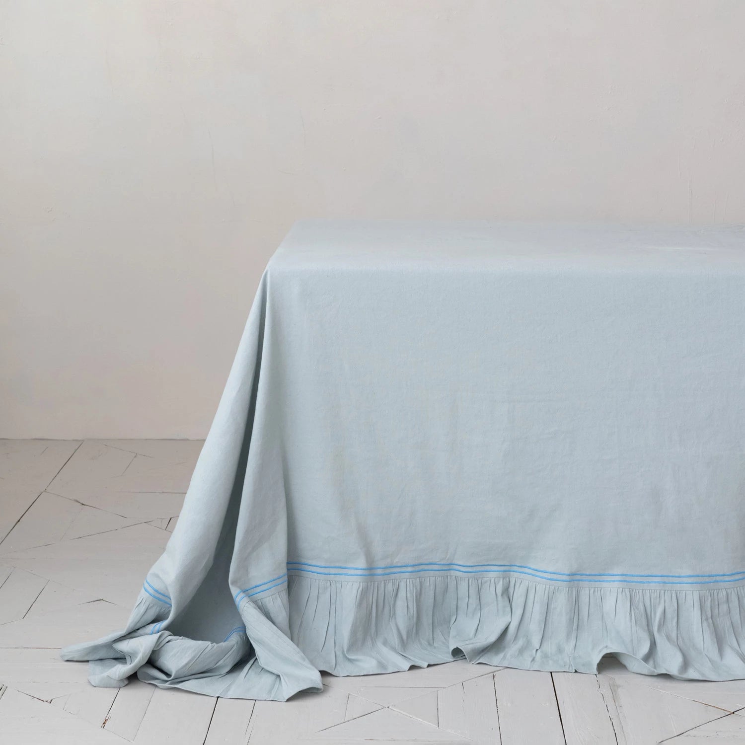 Ruffled Tablecloth - Grey Sky