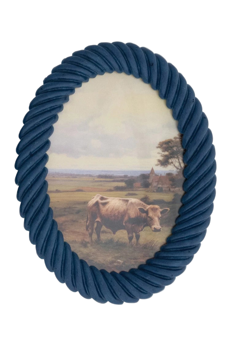 Twisted Oval Frame