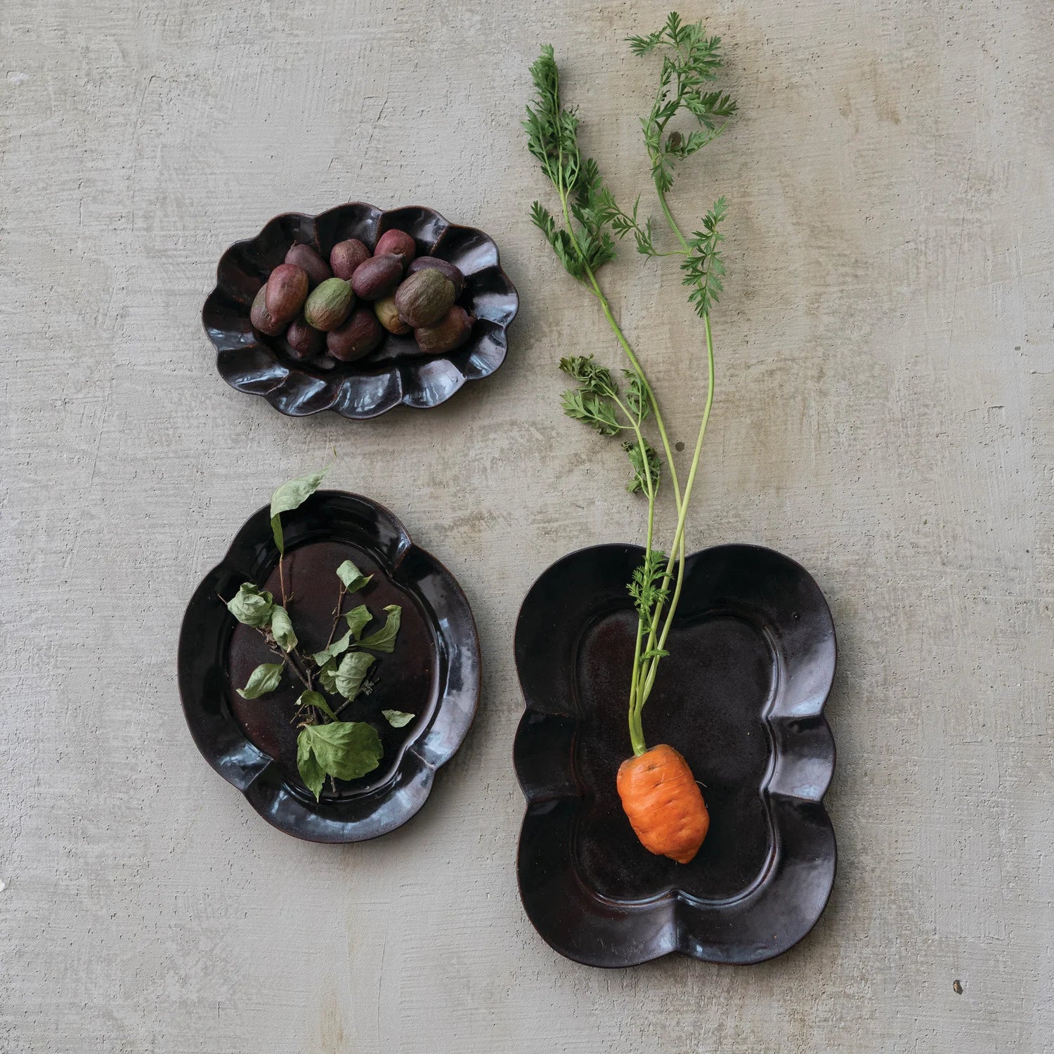 Stoneware Scalloped Plate