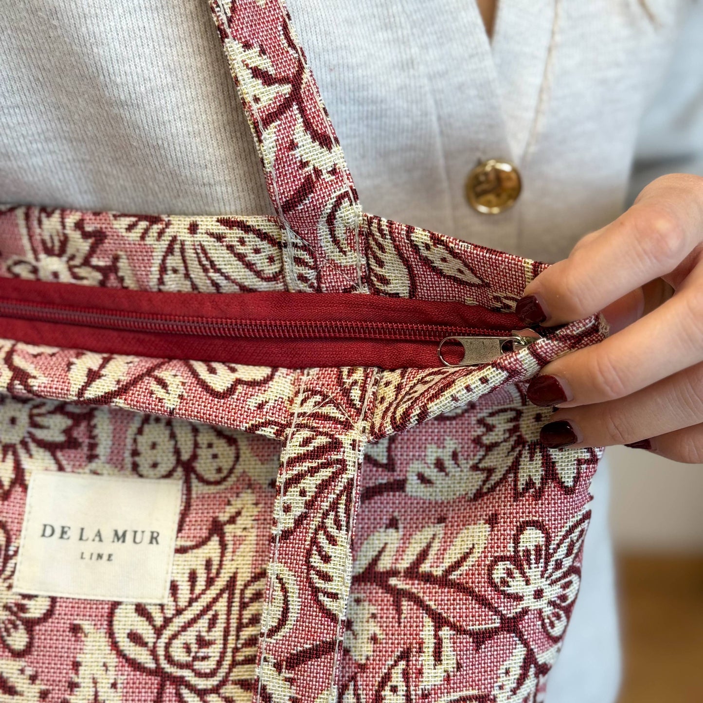 Zippered Bag in Miami - Medium